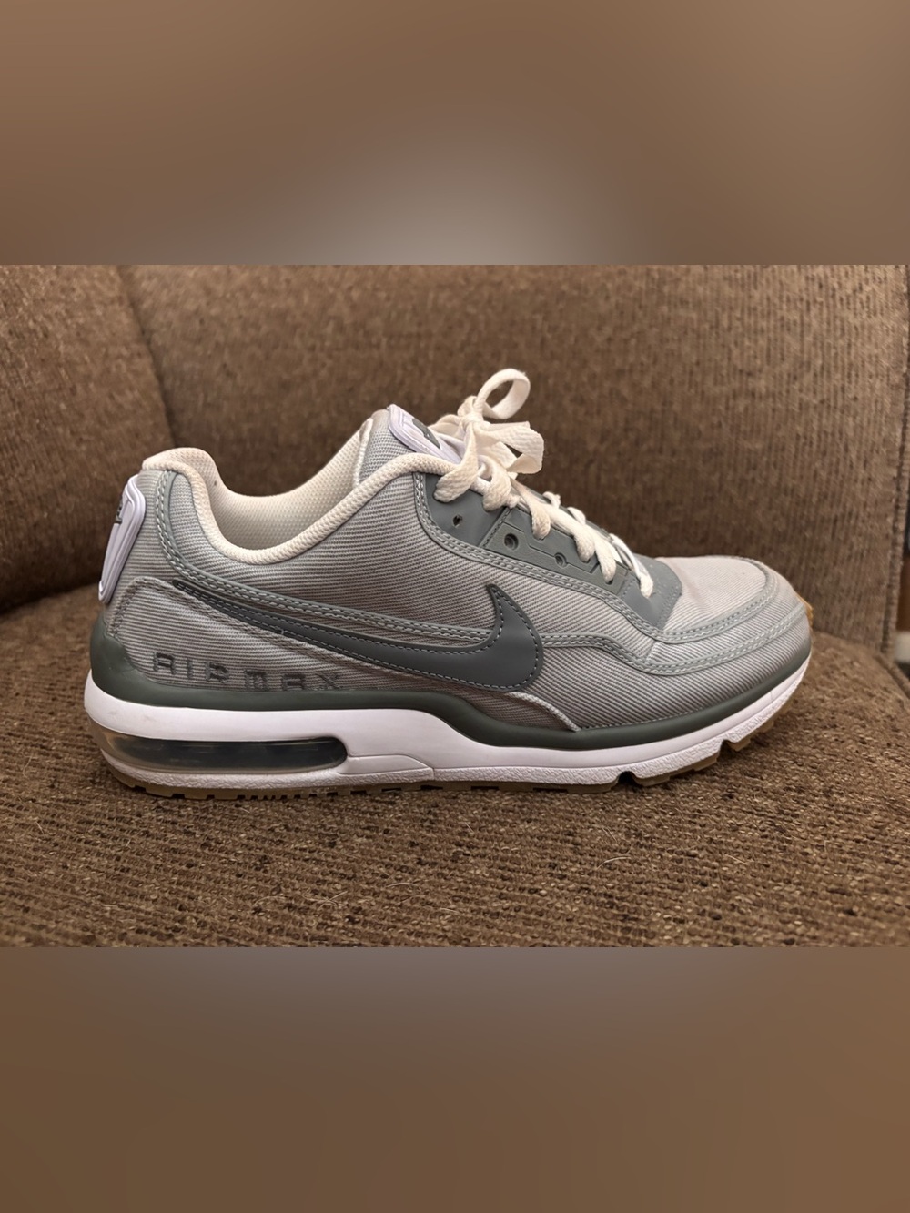 Nike Men's Grey and White Air Max Runner